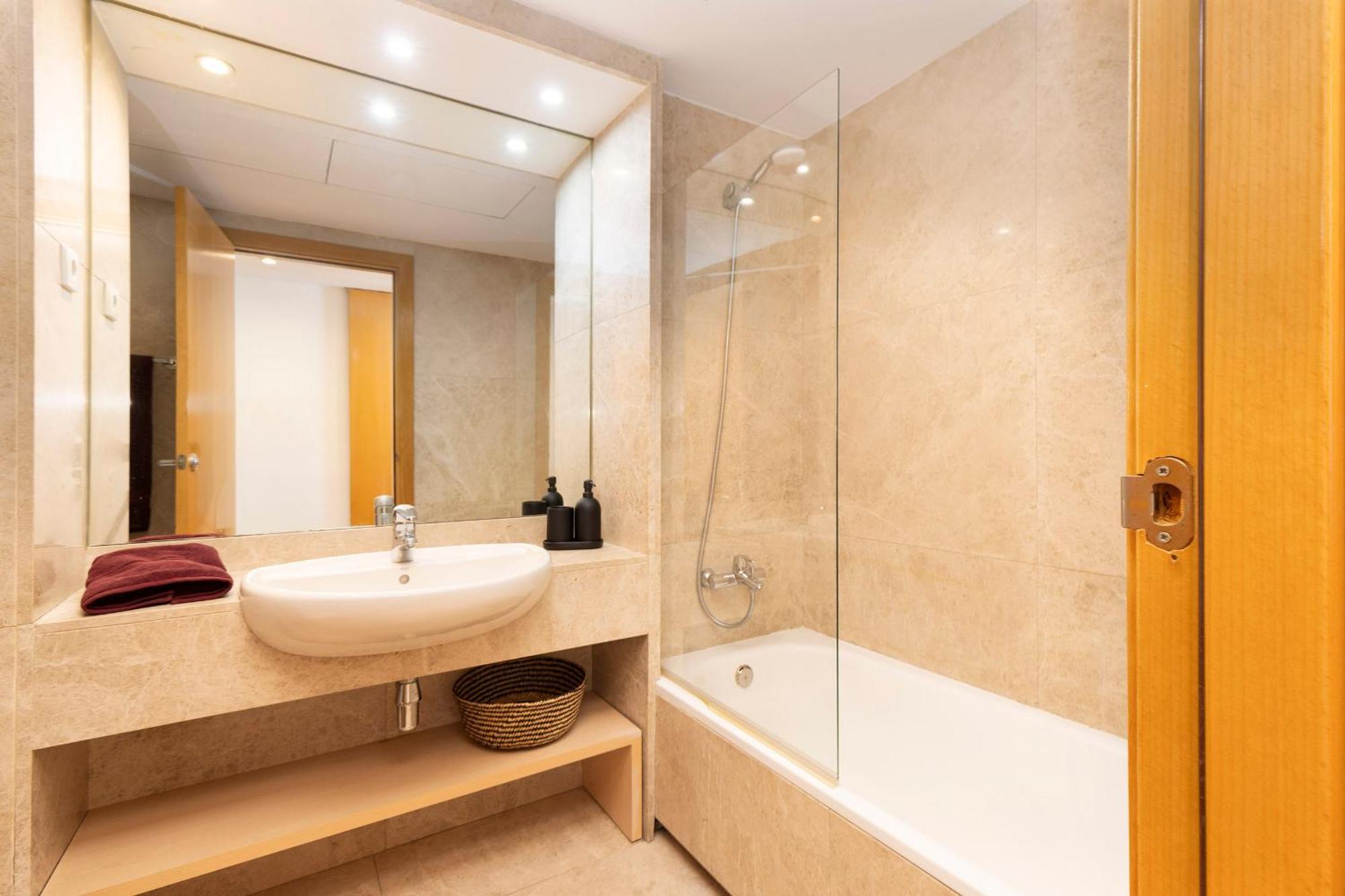 Enjoy Apartments Calle Paris Super Stylish Барселона Екстер'єр фото
